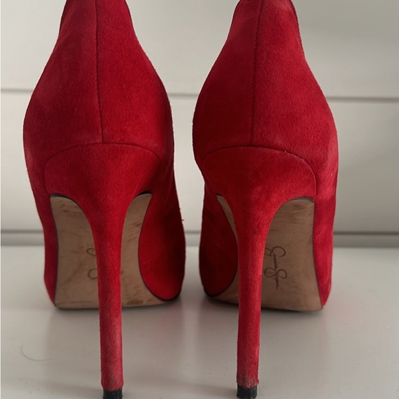 Jessica Simpson Red Scalloped Heels - Picture 3 of 3